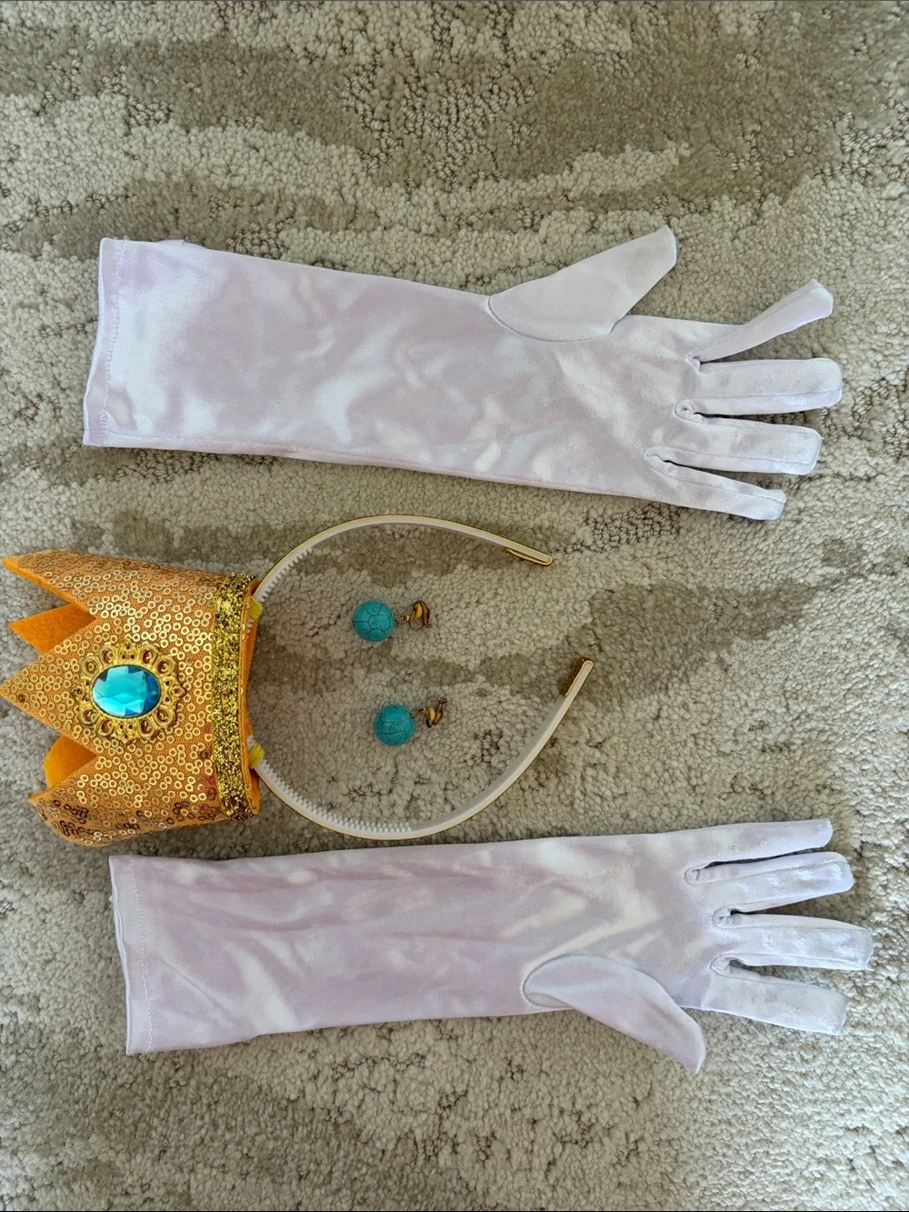 Princess Peach!! Size 100 (3/4) Girls' with Crown, gloves AND earrings!